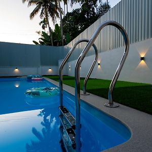The Vogue - Luxury Private Pool Villa , アティラピリー Exterior photo